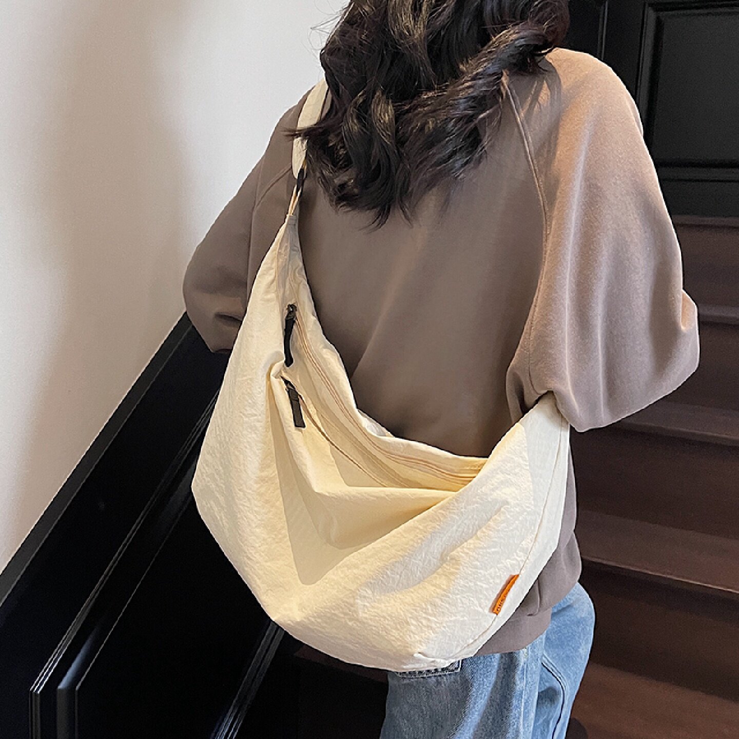 日系简约背包大容量通勤松弛感饺子包斜挎包女韩版ins托特单肩包