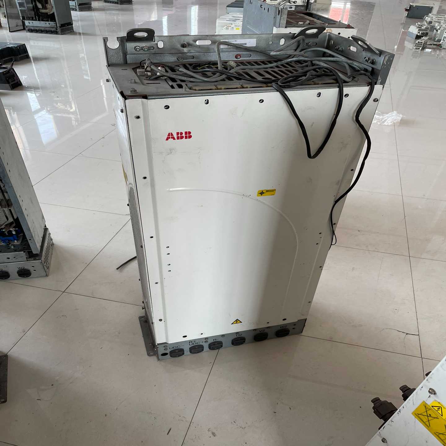 变频器ACS800-04M-0260-5P901成色好AB询价