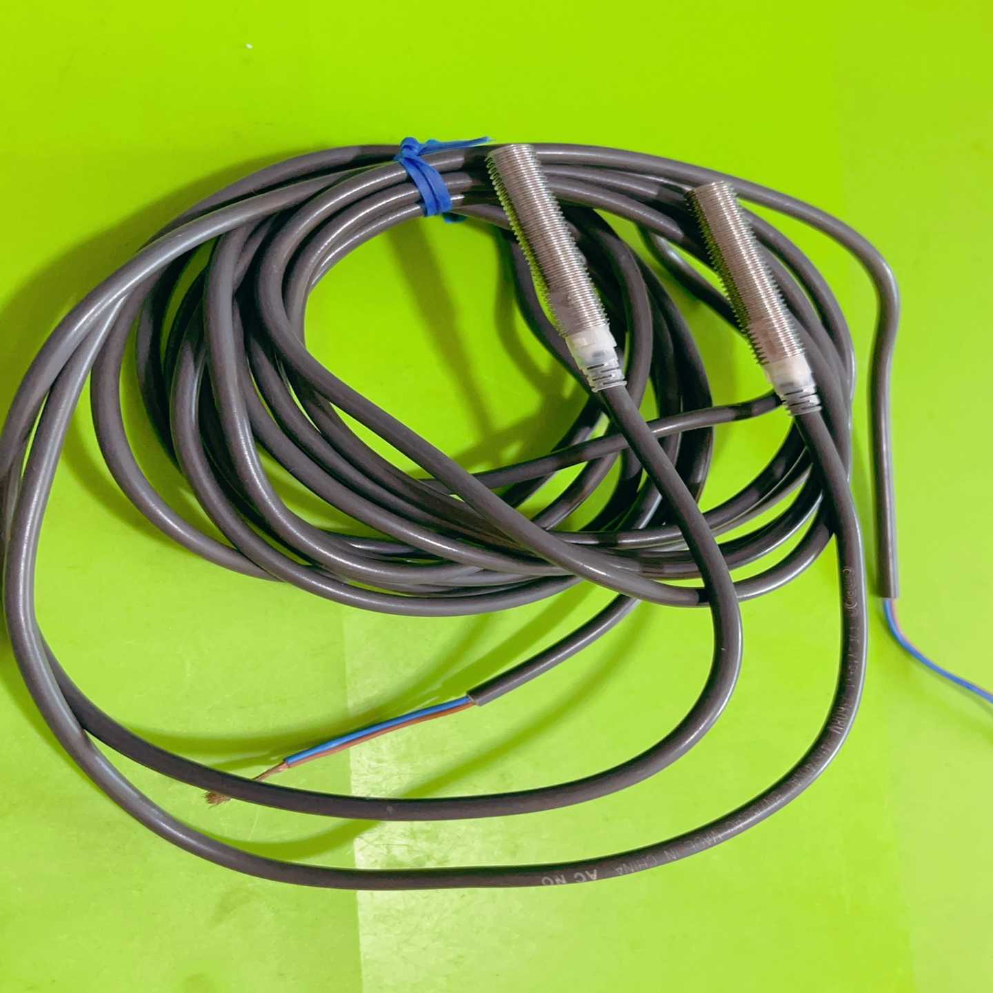 接近开关E2E-X1R5Y1E2E-X2MY1议价