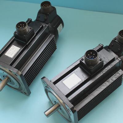 Yaskawa Ac Servo Motor USAREM07CSL2KB 700W 1Pcs Free Expedit