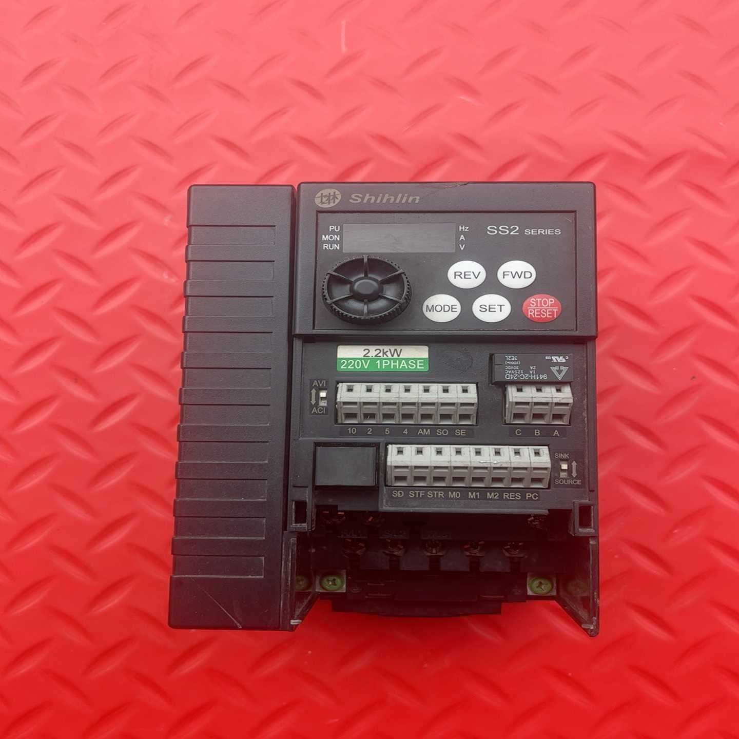 士林变频器SS2-021-2.2K220V，2.2KW；成议价