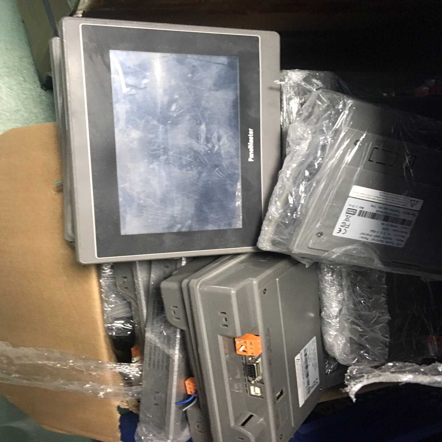 议价屏通触摸屏IPA2070－30ST.成色如图。功能