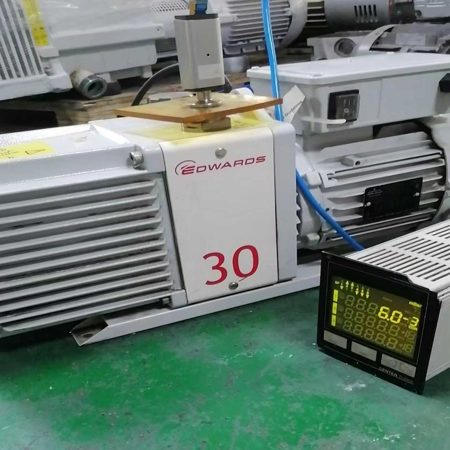 九成新爱德华E2M30真空泵出售，功能包好，单相电压，开机就--议