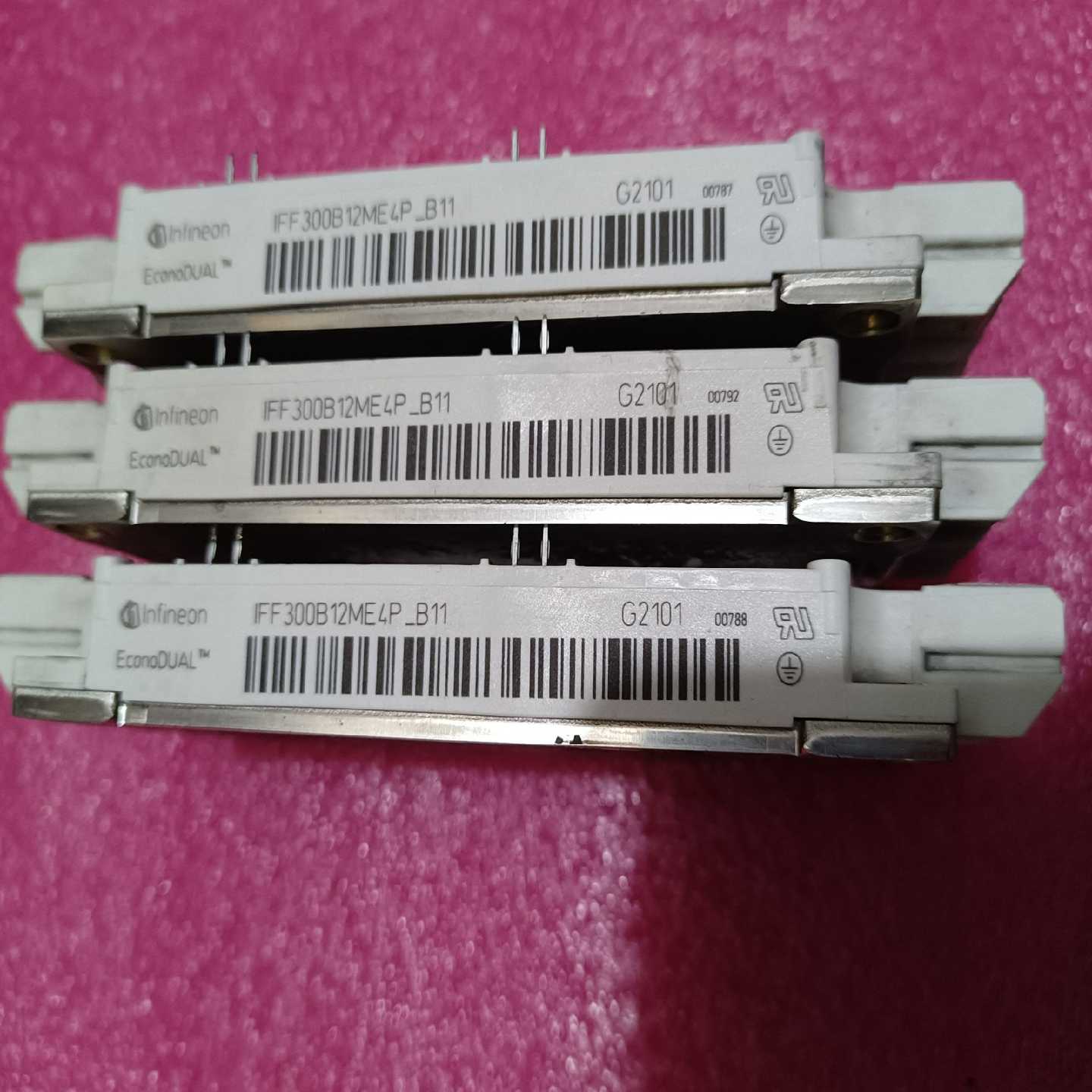 IFF300B12ME4P-B11  专用模块~询价