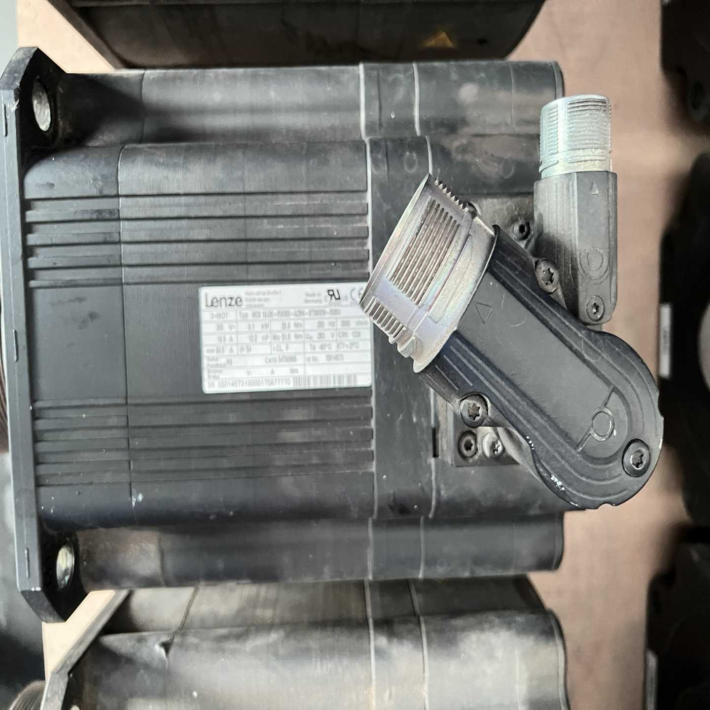 议价Lenze伦茨伺服电机MCS19J30-RS0B0-A现货/维修