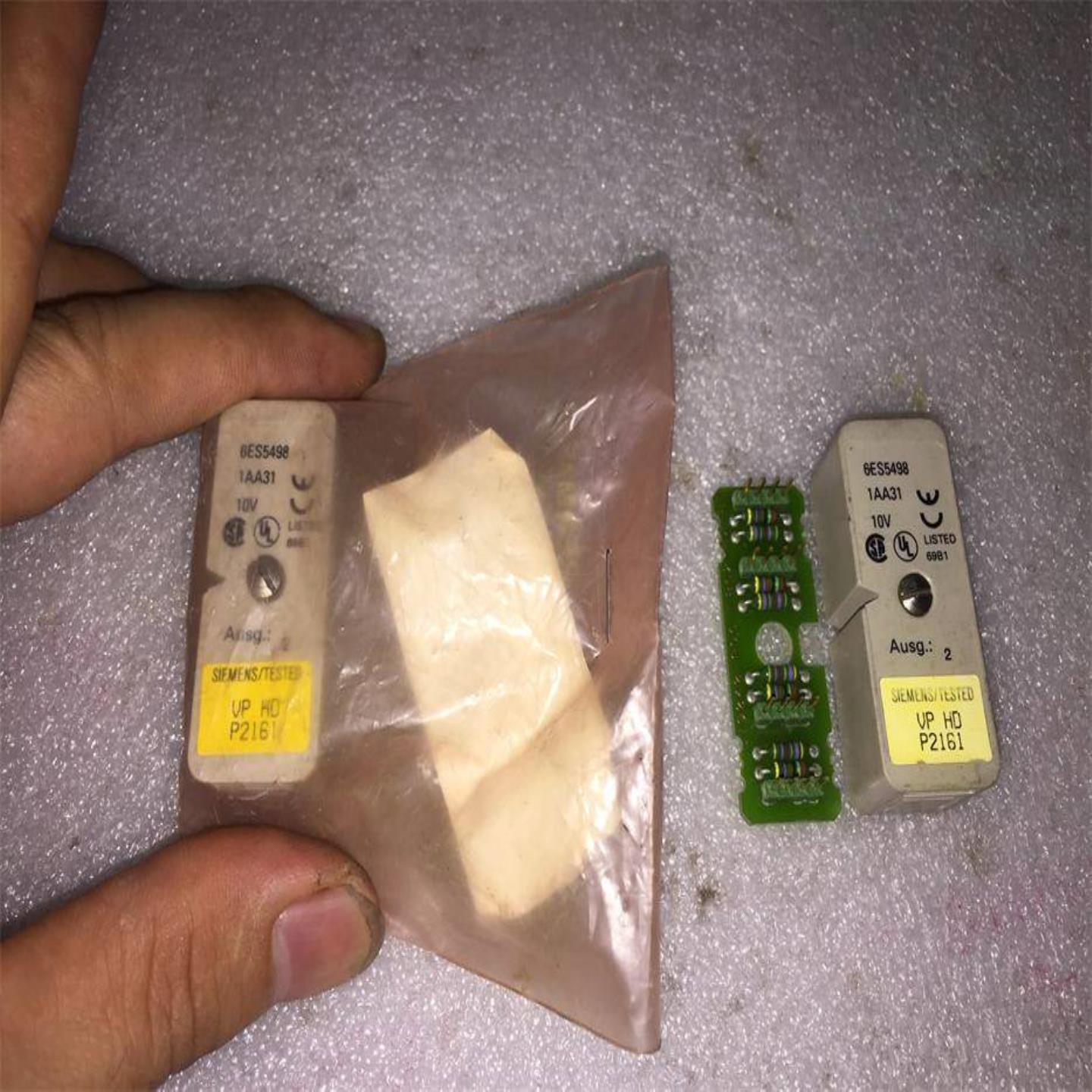 配件6ES5498-1AA31 6ES5 498-1AA31 10V 现货实物图看描述议价