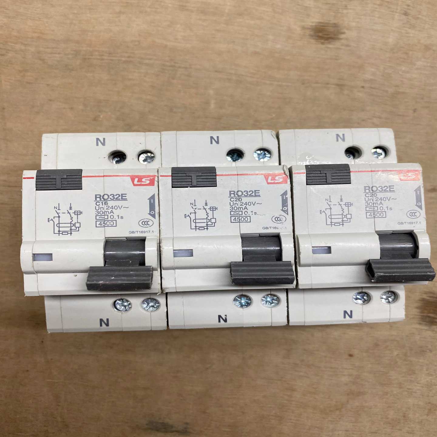 LS漏电断路器RO32E 1P+N 16安20安漏电~询价