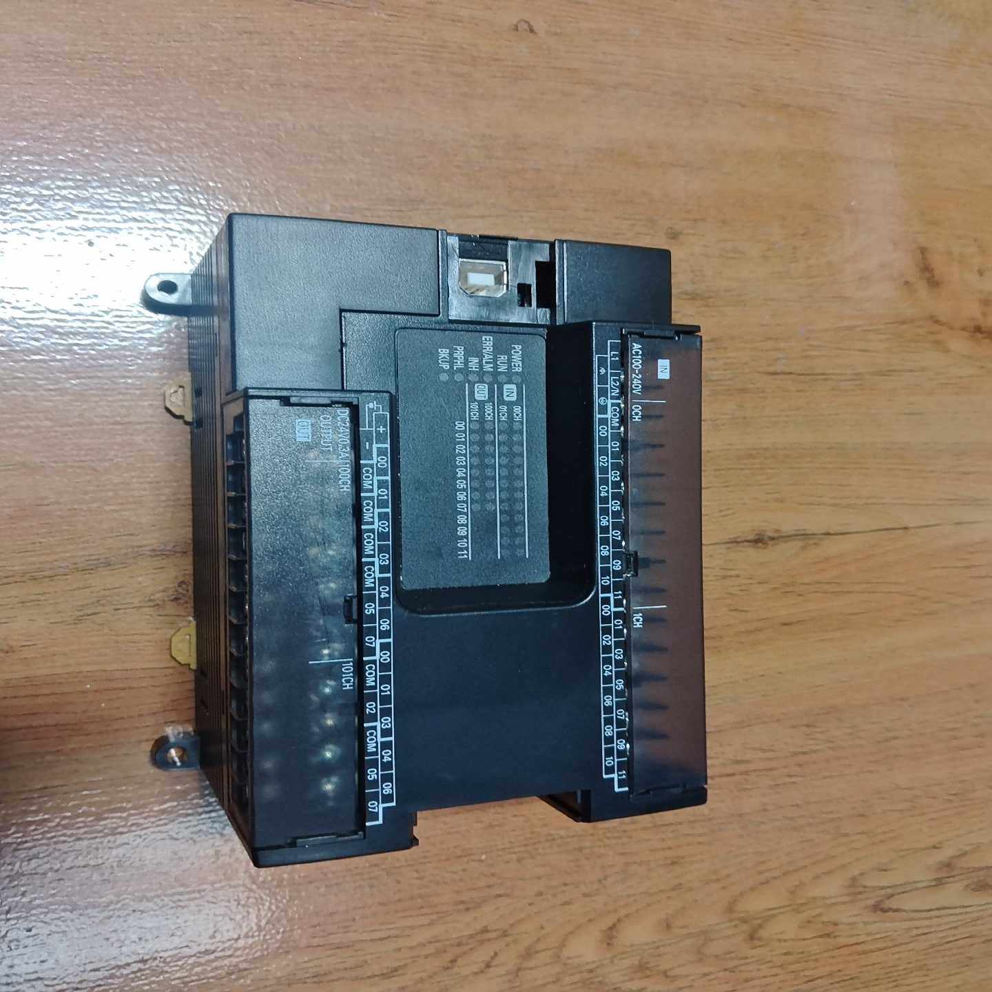 PLC  CP1E-E40SDR-A，功能正常，成色为（佳毅工控）