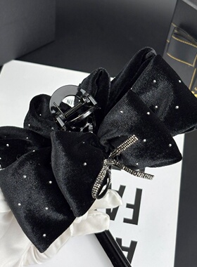 在逃公主丝绒黑色蝴蝶结发夹高级感抓夹女大号新年红色鲨鱼夹头饰