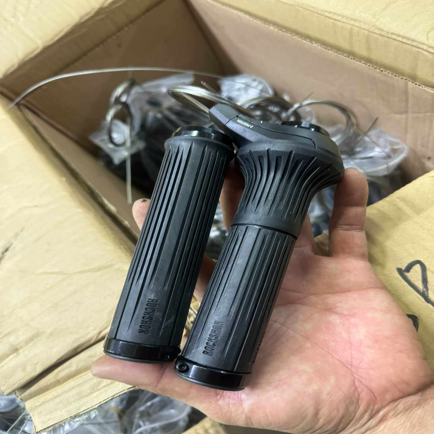 ROCKSHOX前叉速联前叉原厂原装转把线控器--议价商品