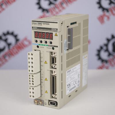 OMRON R88DWT02H 200V 200W AC SERVO DRIVER  6 mesi di garanzi