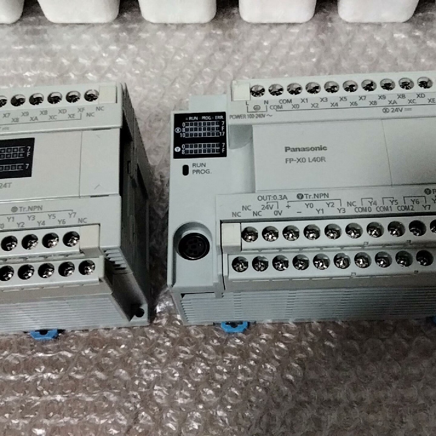 议价全新两个松下pLC一个型号FP一X0L40R一个型号FP议价