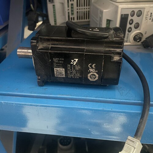 询-安川SGM7J04A7LCM12伺服电机400W定制