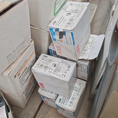 询价/接触器AX09301080220V58一个