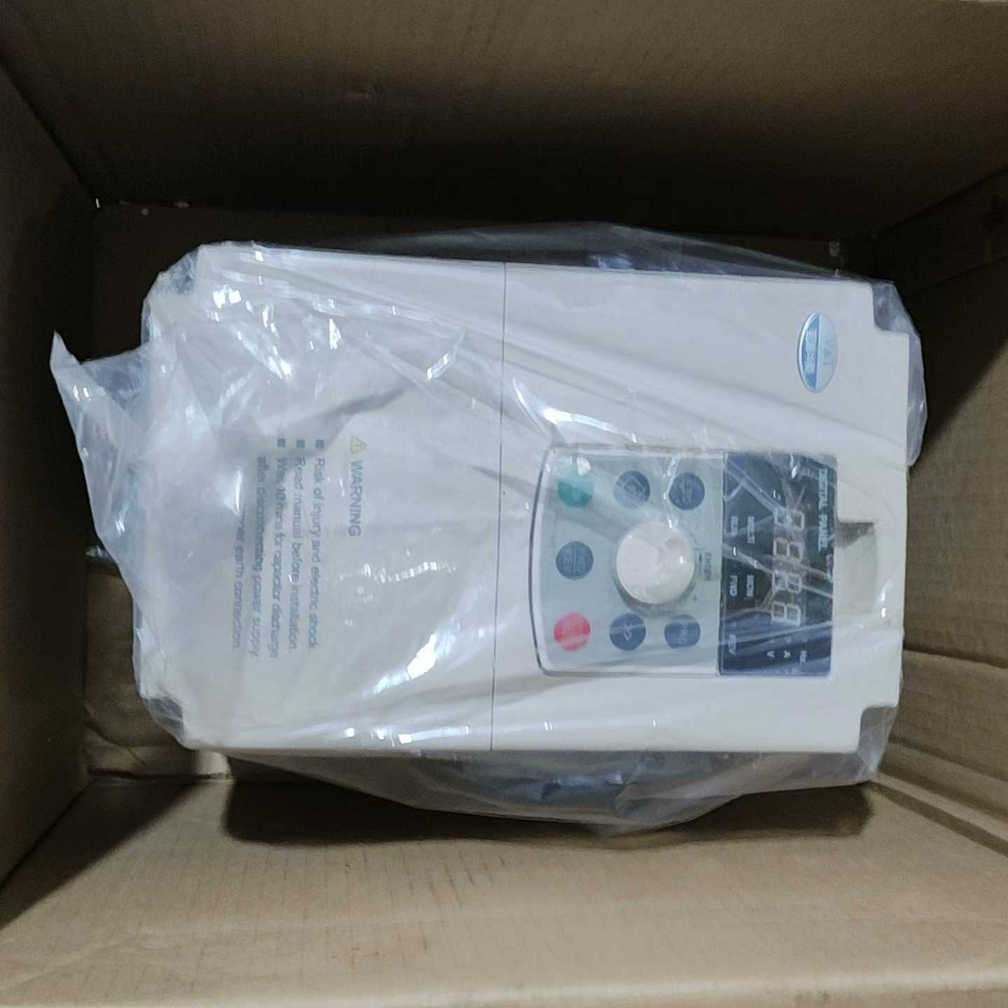 【议价】蓝海华腾变频器V5-H-4T5.5G/7.5L未使用