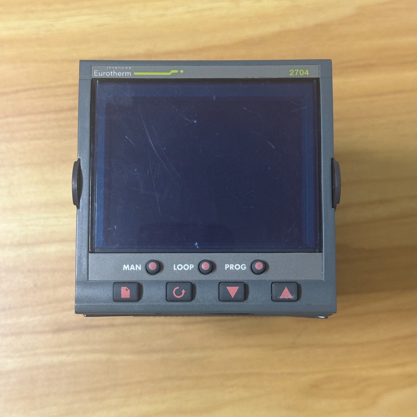 欧陆EUROTHERM 2704/VH/1XX/XX/DO/议价