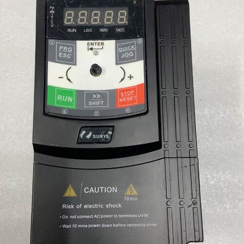 询》CM530H4T2R2GB4R0PB日业变频器拆机