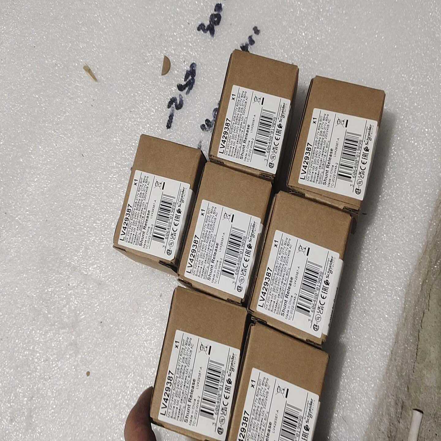 议价施耐德Lv429387电压脱扣线圈全新原装正品，共7个，