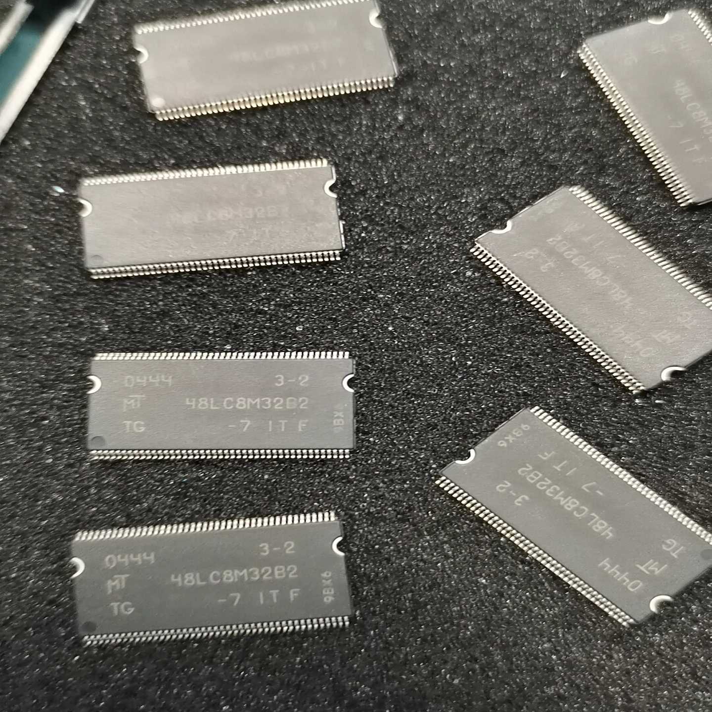 MT48LC8M32B2TG-7IT8颗，0444批次询价