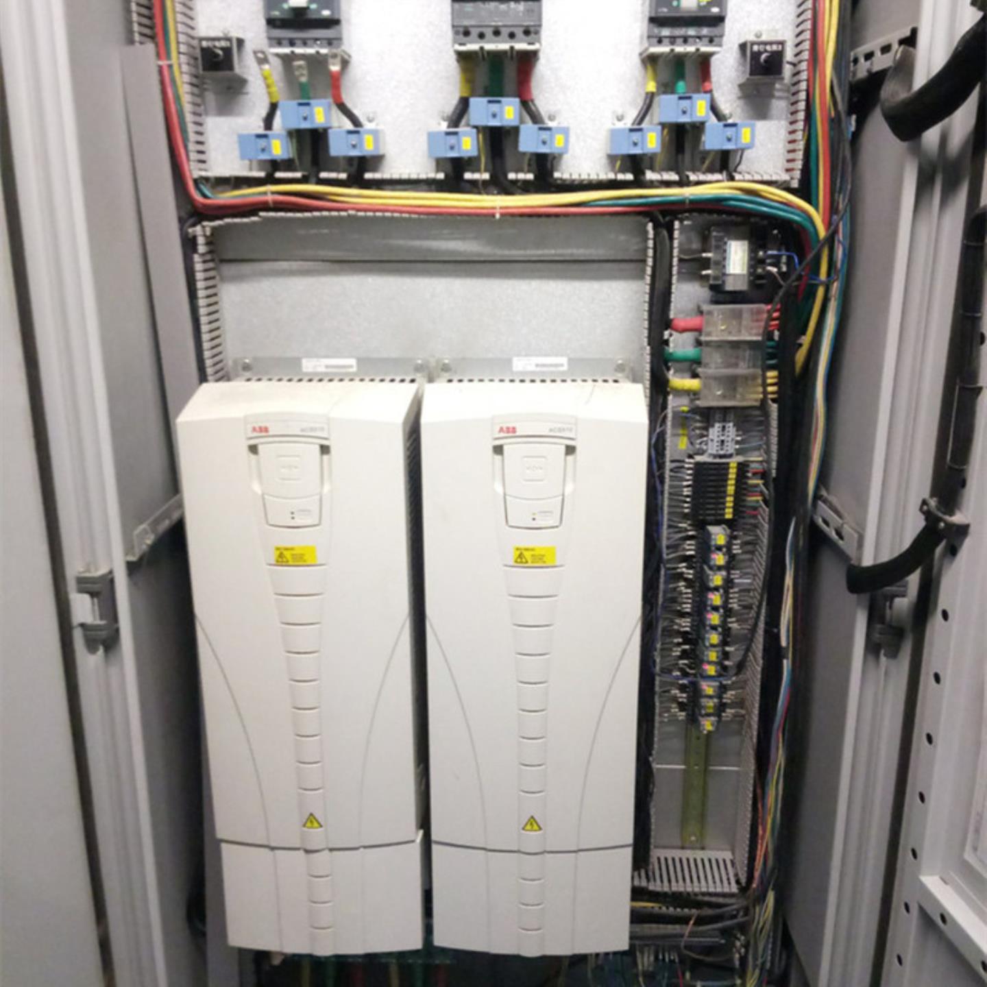 ACS510-01-157A-4 ABB变频器现货供应实物拍摄