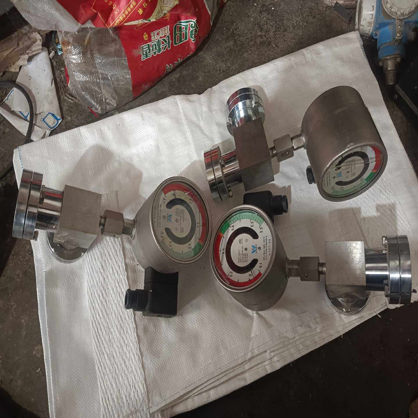 SF6密度控制器 西安华伟电子 3台成色漂亮 功能正常【鑫鑫商