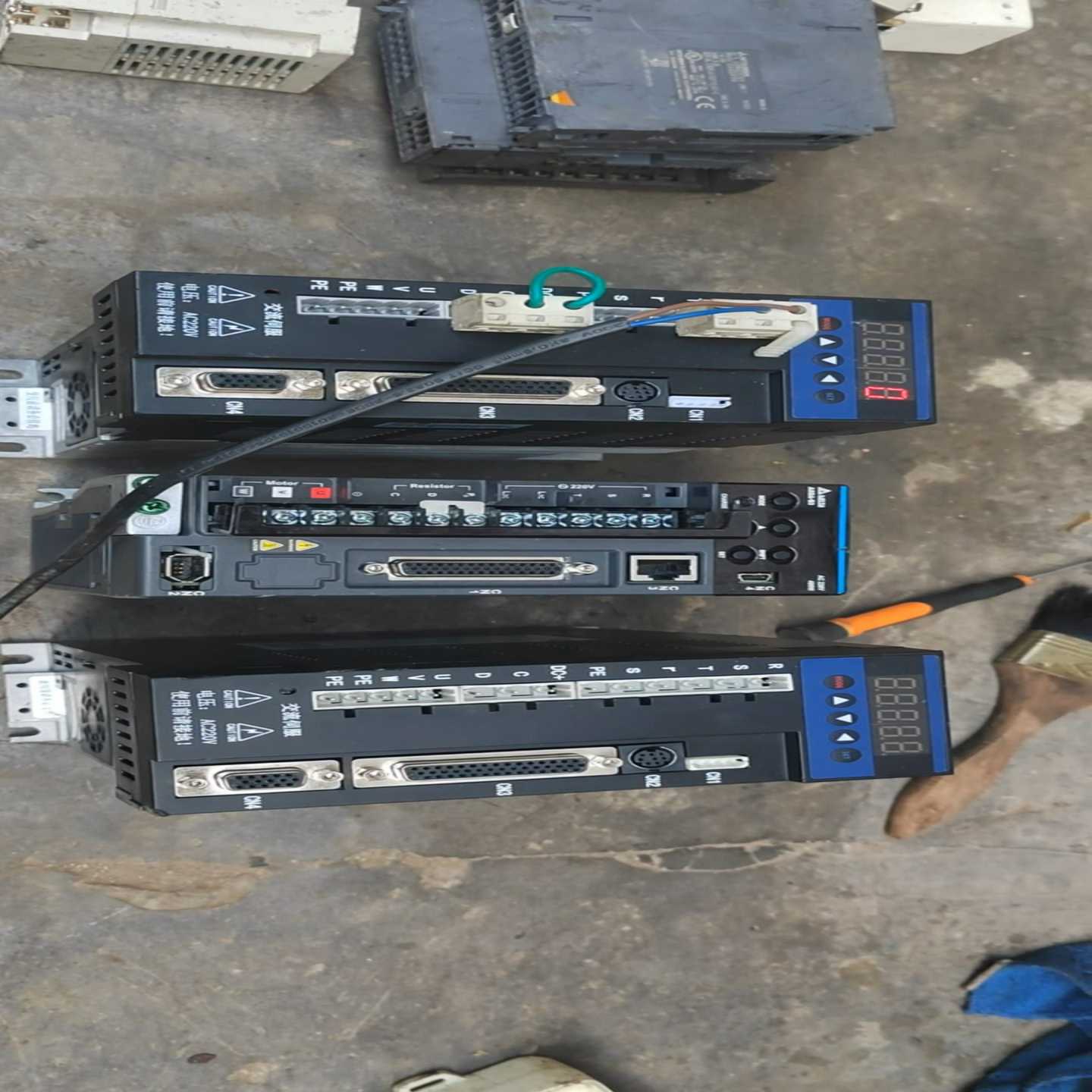 询价~深圳新力川B2交流伺服驱动器2台（LCDB2-04200