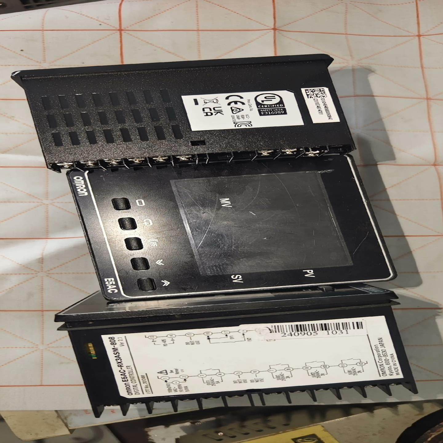 （艺易商行）无包装，温度控制器E5AC-CX3ASM-800