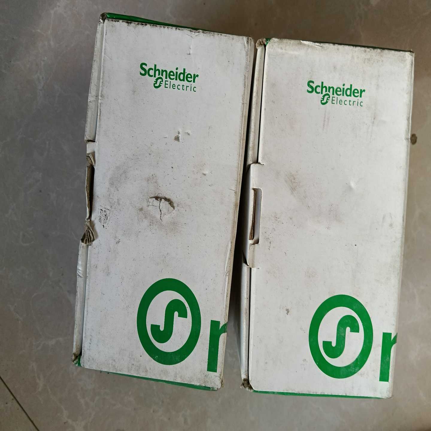 施耐德塑壳断路器，型号NSC100S3100N，全新库存的样--议价商品