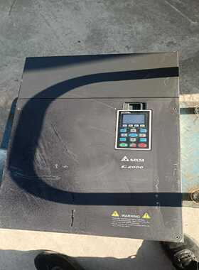 议价变频器c2000110kw成色如图，外壳有漆点，内部适用