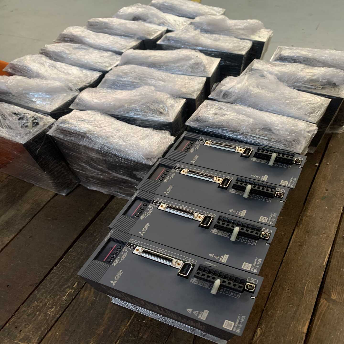 议价三菱MR-JE-100A原装拆机件9h成新，功能包好包邮，有2现货/维