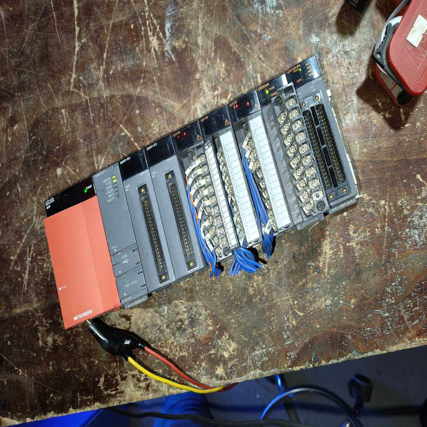 三菱PLC控制器定位模块QD75P4N，通电如图显示，一套议{议价}