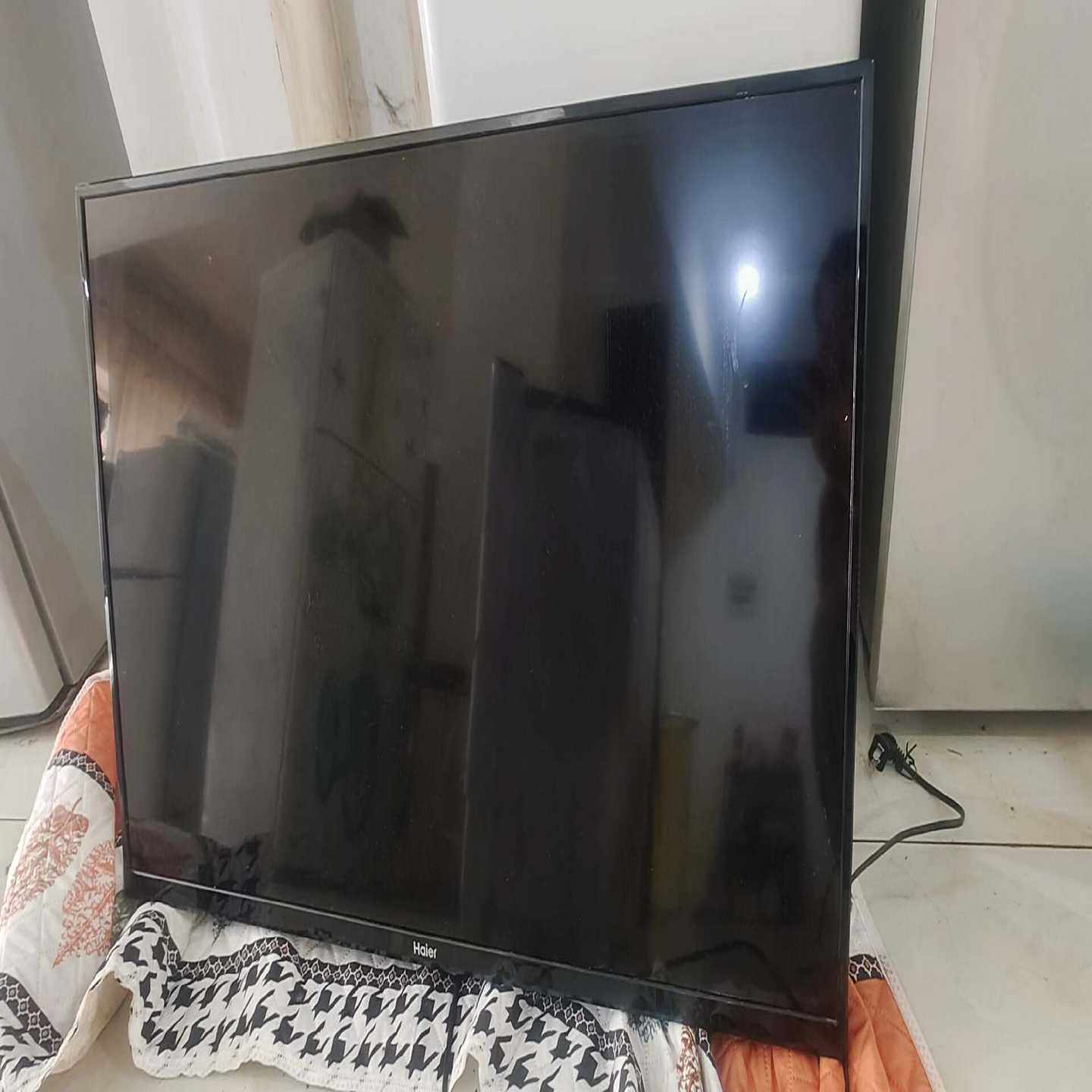 42寸海尔液晶电视，嘎嘎好使没修过的，画质图像也清晰明亮，在--