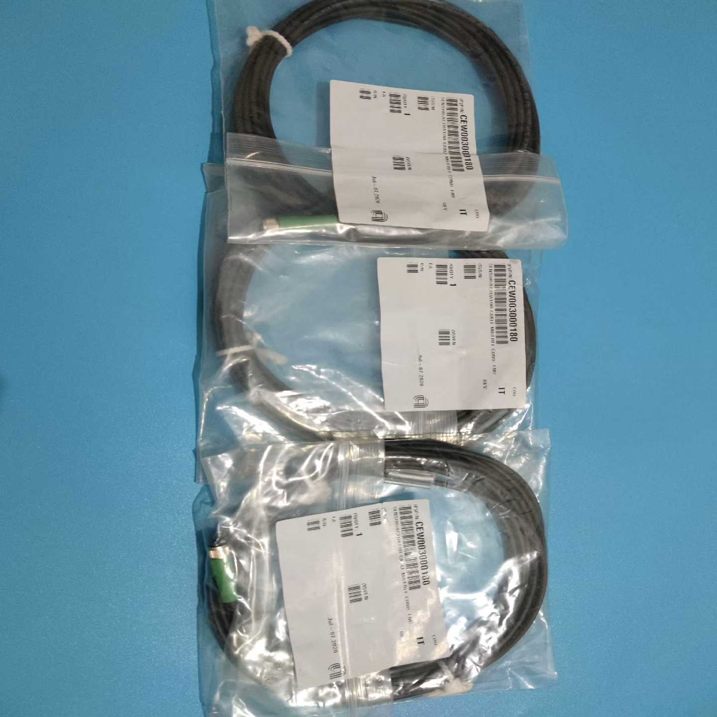 询价拍~传感器线缆 CEW003000180 库存未使用