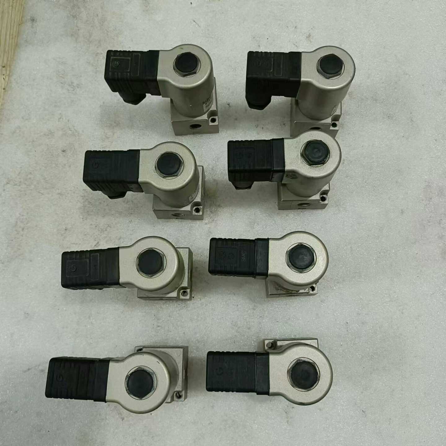 询价SMC电磁阀，型号VT315V-025D，九成新，有8个，标