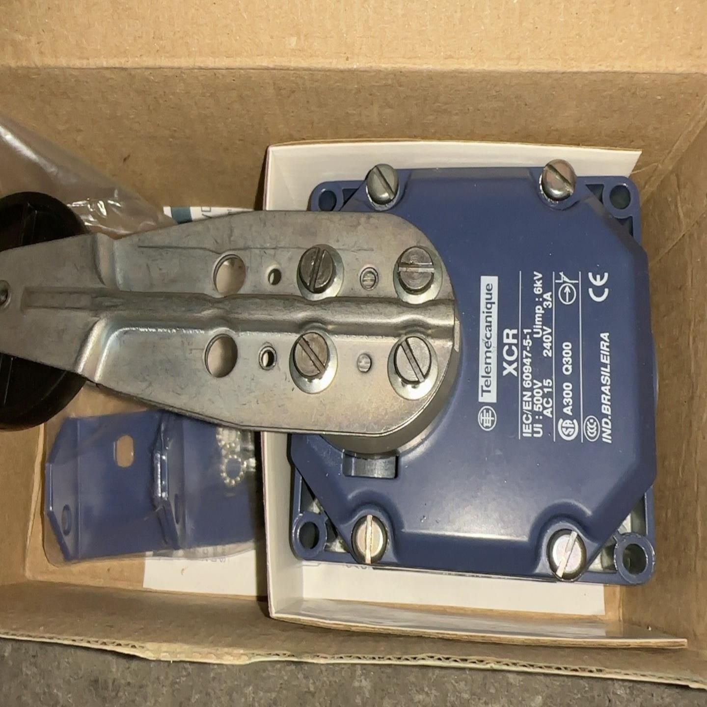 施耐德限位开关型号xcr-a15 全新原装正品，图片实拍，需~议价