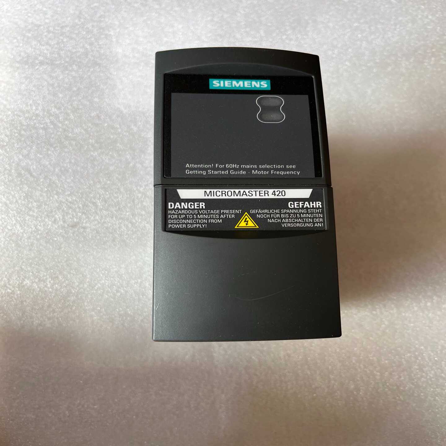 西门子变频器，型号6SE6420-2UD13-7AA1，实物