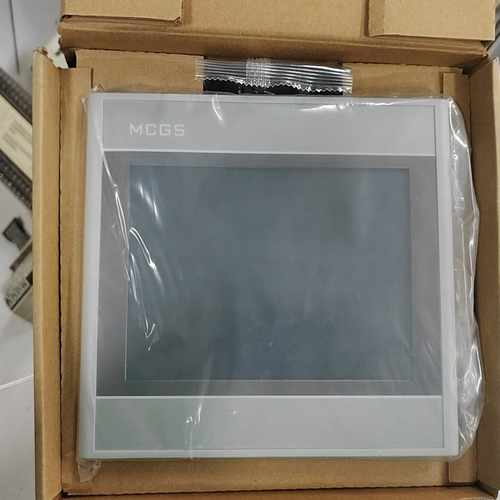 全新昆仑通态MCGS触摸屏，型号TPC7072Gi。7寸屏，--议价商品