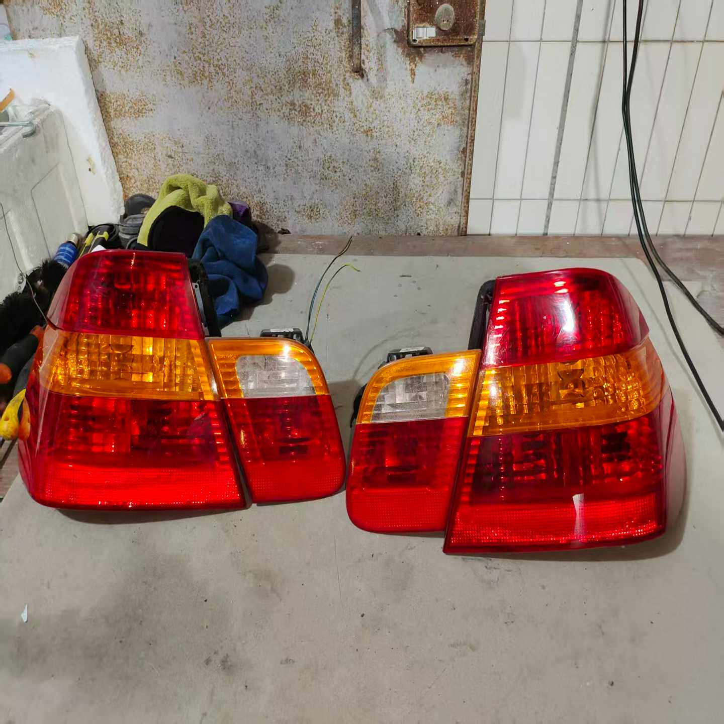 宝马E46原装后尾灯总成，318/320/325/330后尾--议价商品