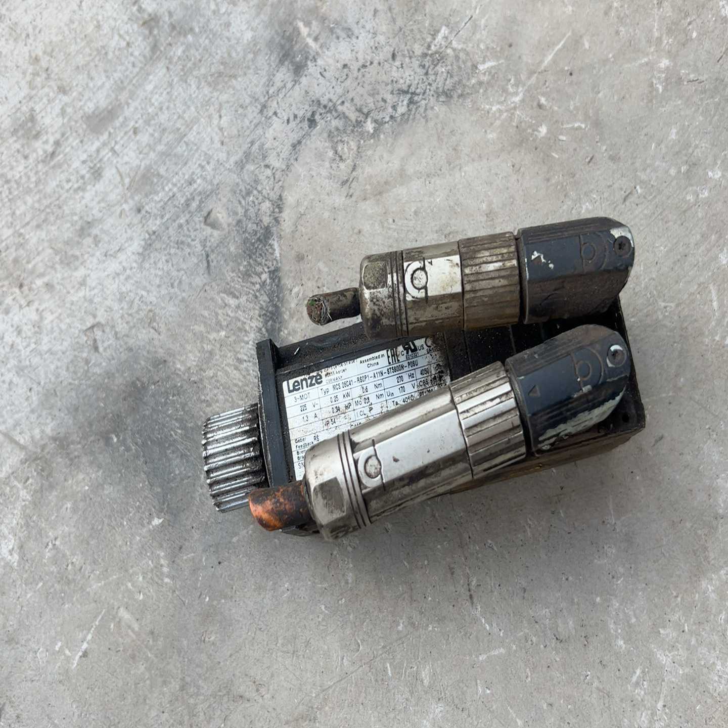 伺服电机，型号MCS06C41-RS0P1-A11N-S