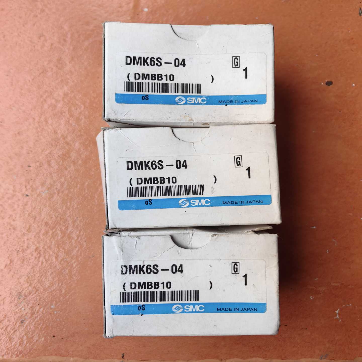 询价日本原装SMC多管接头DMK6S-04，型号DMBB10，日