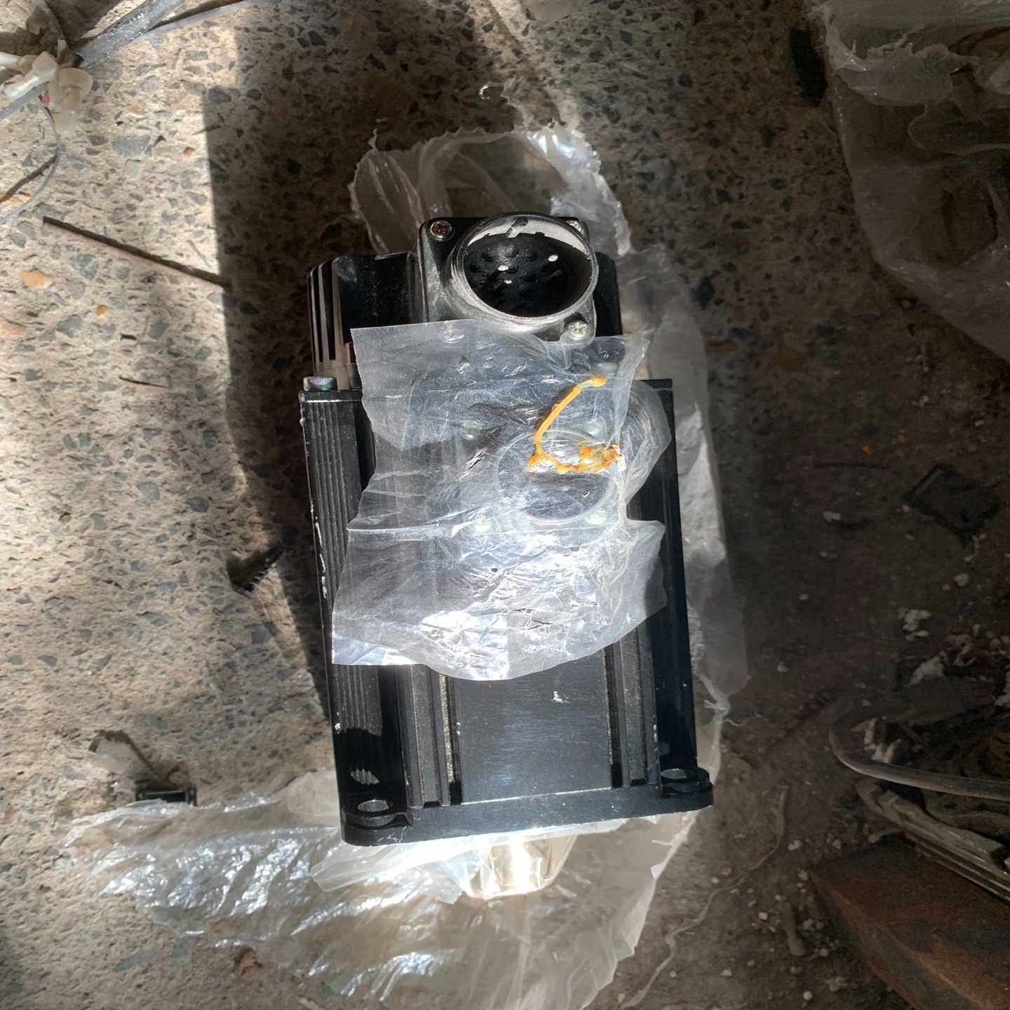 议价GYS202D5-RC2富士伺服电机全新未使用有磕碰如