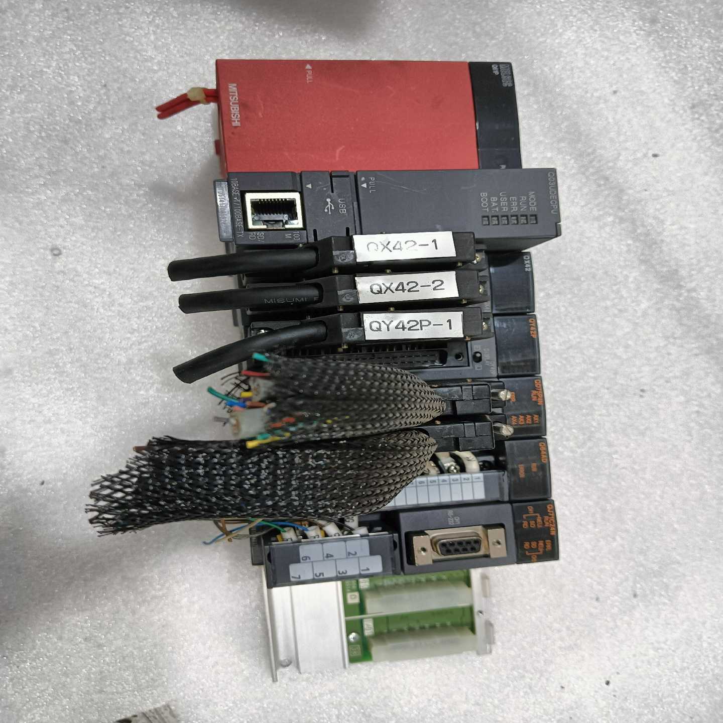 三菱PLC一组，型号如下:--议价商品