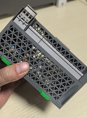 施耐德 TM200C24U 原装正品 功能包好 实物拍摄 需--议价商品