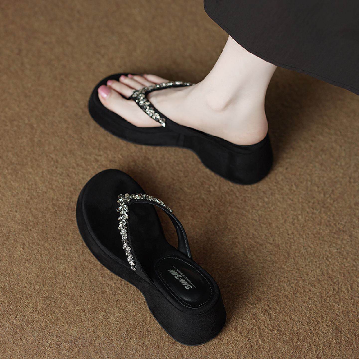 巨好看厚底夹趾拖鞋女夏外穿2025新款绝美不累脚坡跟暴走增高凉拖