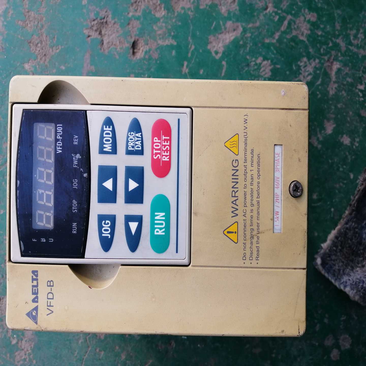 台达变频器∨FD015B43A，功能正常。（佳毅工控）