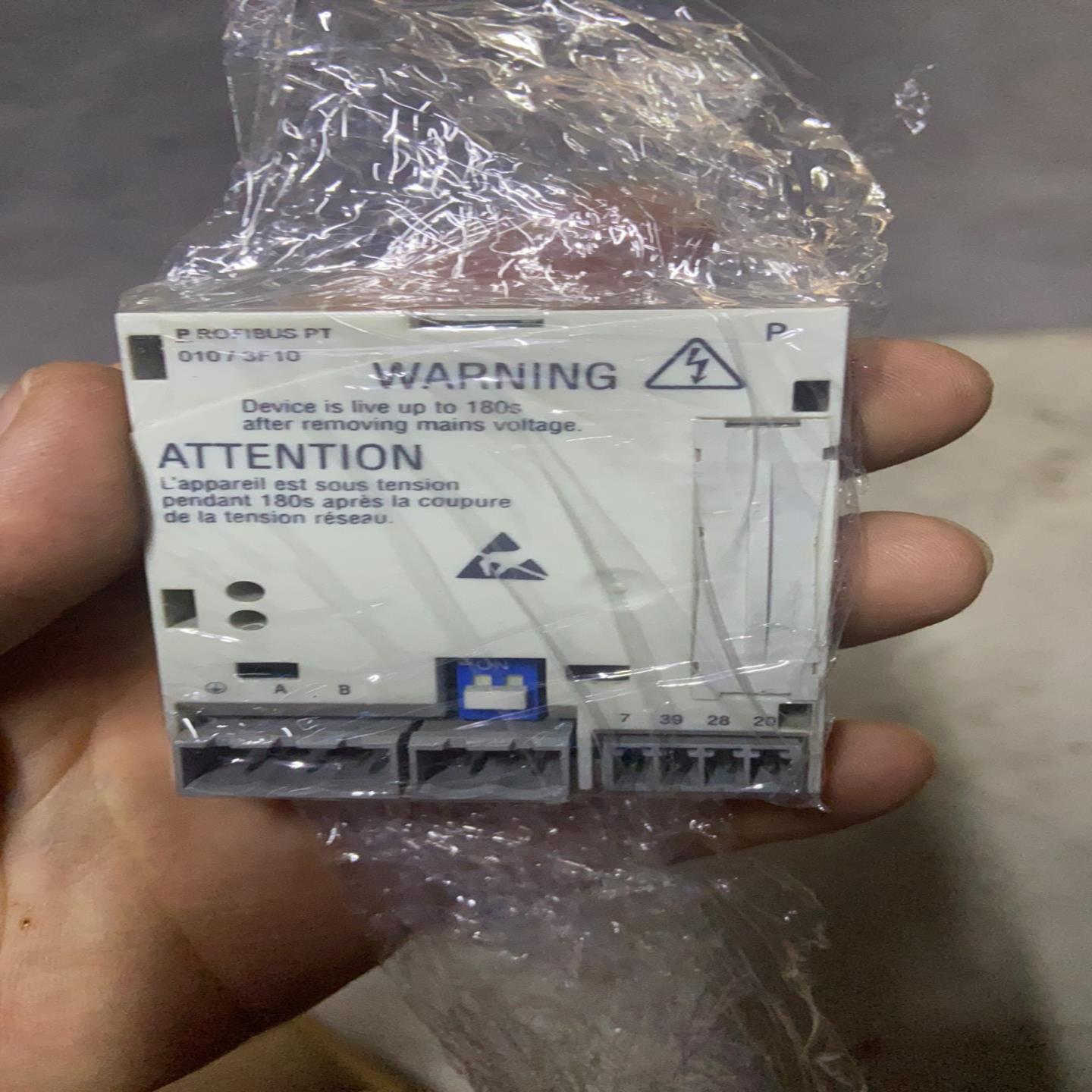 配件原装伦茨变频器IO模块 E82ZAFPC010议价