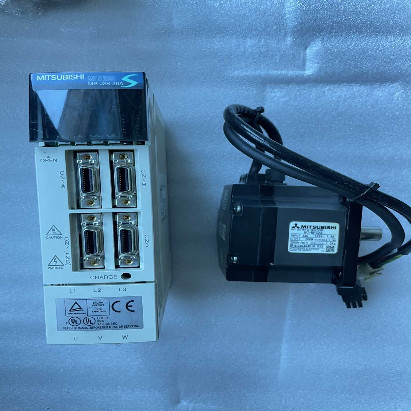 三菱伺服MR-J2-20A，HC-UFS23