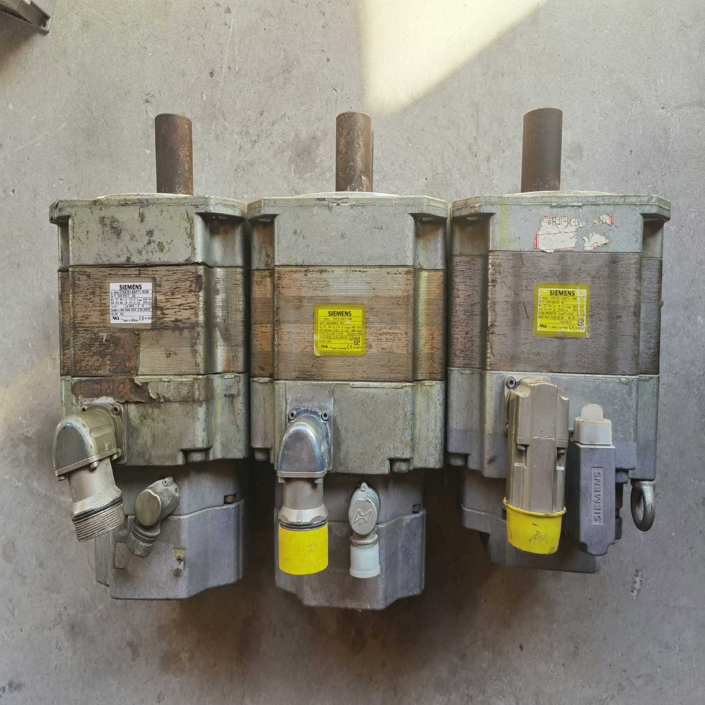 询价西门子电机1FK6101-8AF71-1EB0有2个