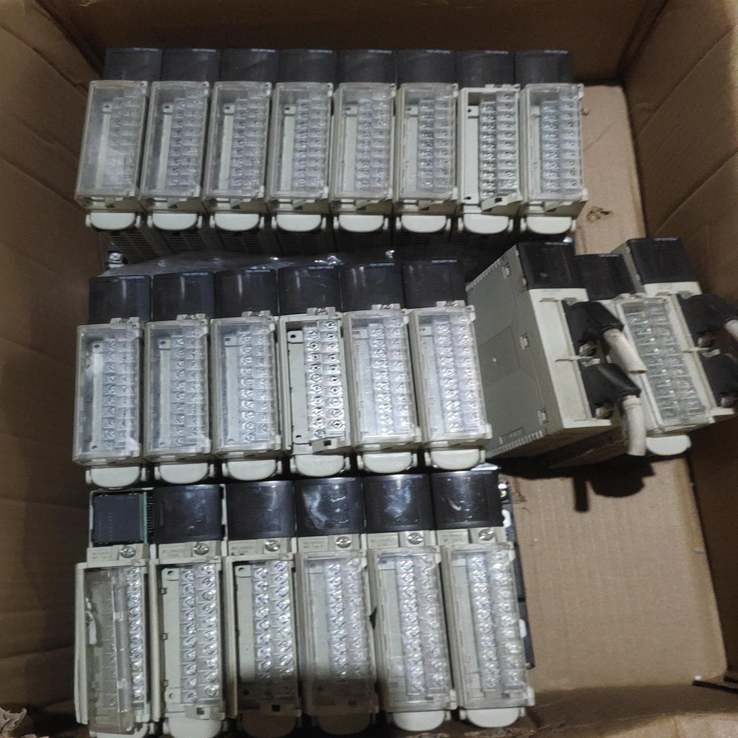 TSX系列一套PLC   TSX DSY08T2×,议价