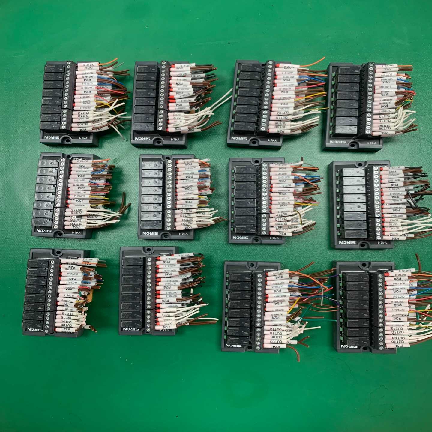 （洋洋设备）SIRON胜蓝8位继电器模块Y414，成色美丽，标